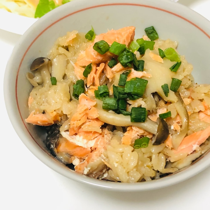 茅乃舎だしで!塩鮭ときのこの炊き込みご飯